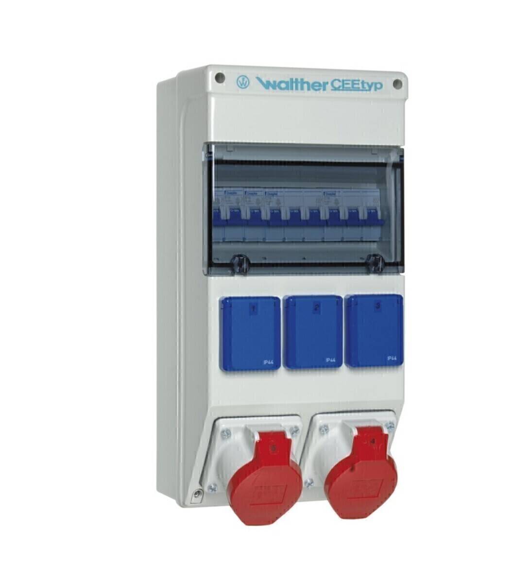 Elektrische Verteilerdose mit drei blauen und zwei roten Steckdosen, verwendet zur Steuerung von elektrischen Stromkreisen und Verbindungen.