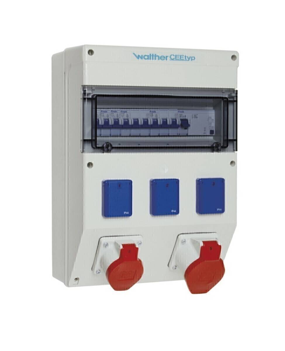 Elektrische Verteilerdose mit Schaltern und Steckdosen, beschriftet mit Walther CEEtyp. Ausgestattet mit drei blauen Steckdosen und zwei roten Steckdosen.