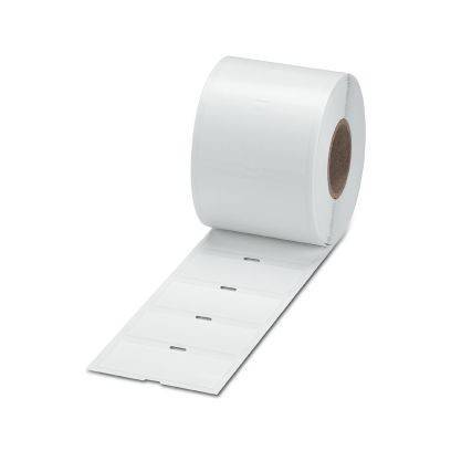 Eine Rolle von leeren Haftungsetiketten mit Perforationen, teilweise auf weißem Hintergrund abgewickelt.