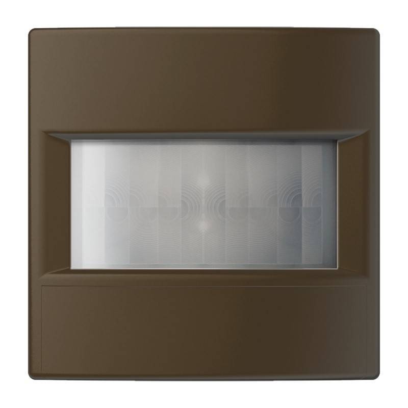 Quadratisches braunes, wandmontiertes Bewegungssensor- oder Schalterpaneel mit einem mattiertem, halbtransparentem Mittelfenster.