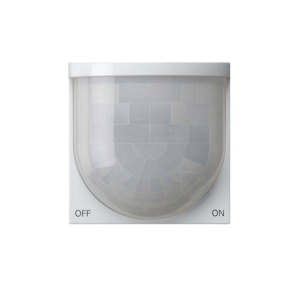 Eine weiße, wandmontierte Kuppelleuchte mit der Beschriftung 