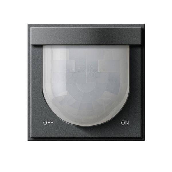 Rechteckiger schwarzer und grauer Bewegungssensor mit halbkreisförmiger Linsenabdeckung, beschriftet mit den Worten „AUS