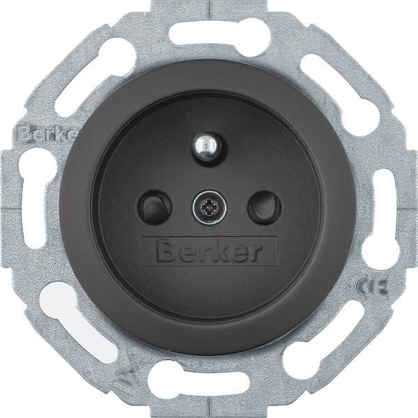 10 Stk. Berker Steckdose m.Schutzko-Stift MAN0101117
