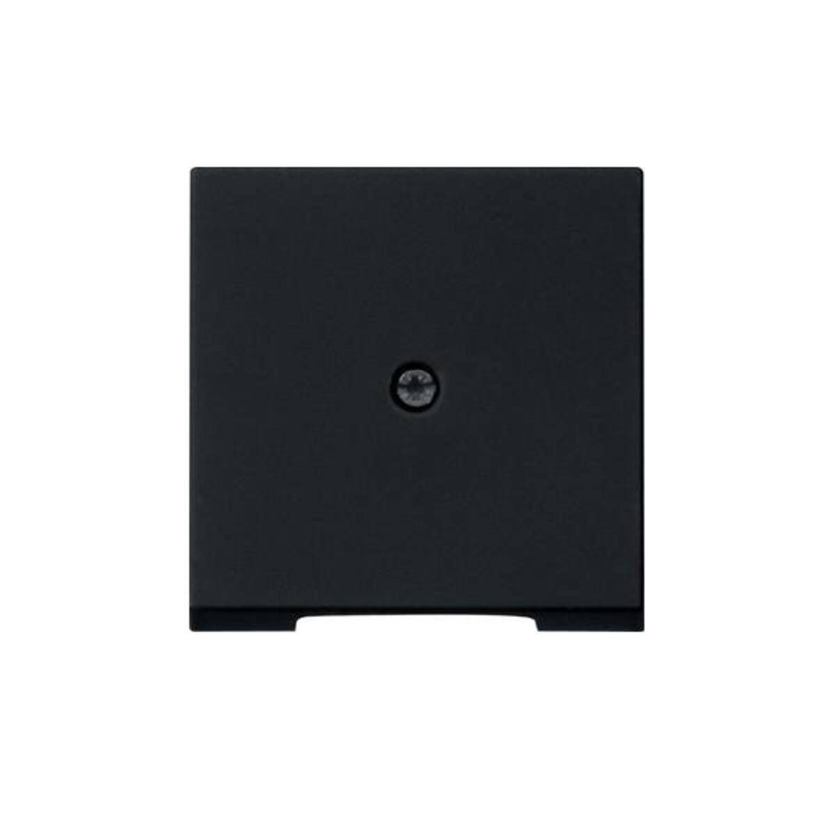 Ein schwarzer, rechteckiger, wandmontierter elektrischer Schalter mit einem einzelnen zentralen Knopf, entworfen für minimalistische Wohnungseinrichtungen.