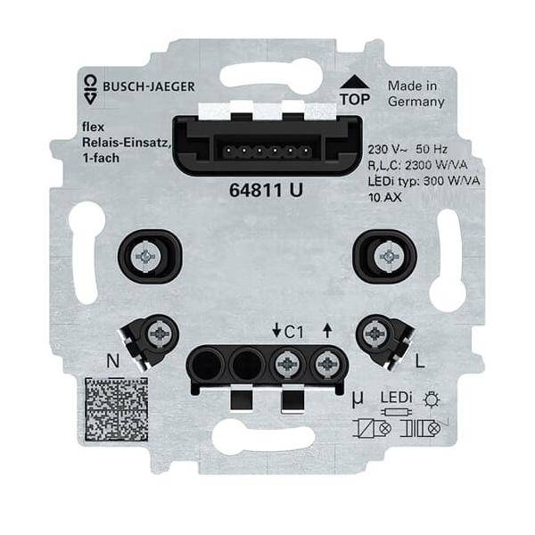 Ein Metall-Elektroschalter-Etikett zeigt 'Busch-Jaeger', Modell '64811 U', hergestellt in Deutschland, mit technischen Spezifikationen für Spannung und Stromstärke.