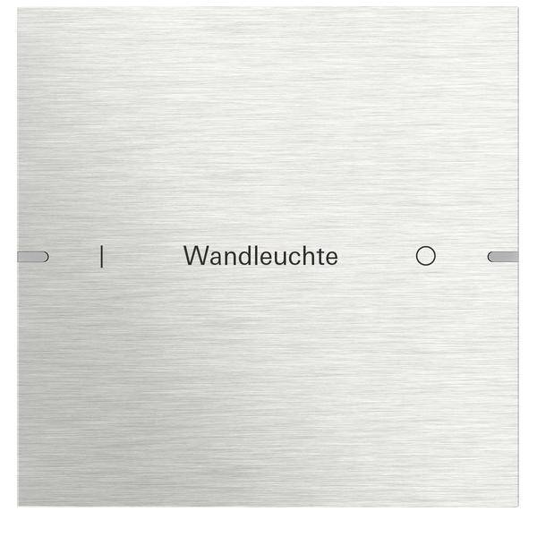 Ein Metallpanel mit der Bezeichnung Wandbeleuchte, das zwei Tasten auf beiden Seiten aufweist.