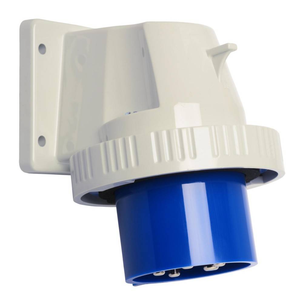 Ein blauer industrieller Stromstecker, montiert auf einer weißen Basis, der für elektrische Verbindungen in Anwendungen mit schwerer Belastung verwendet wird.