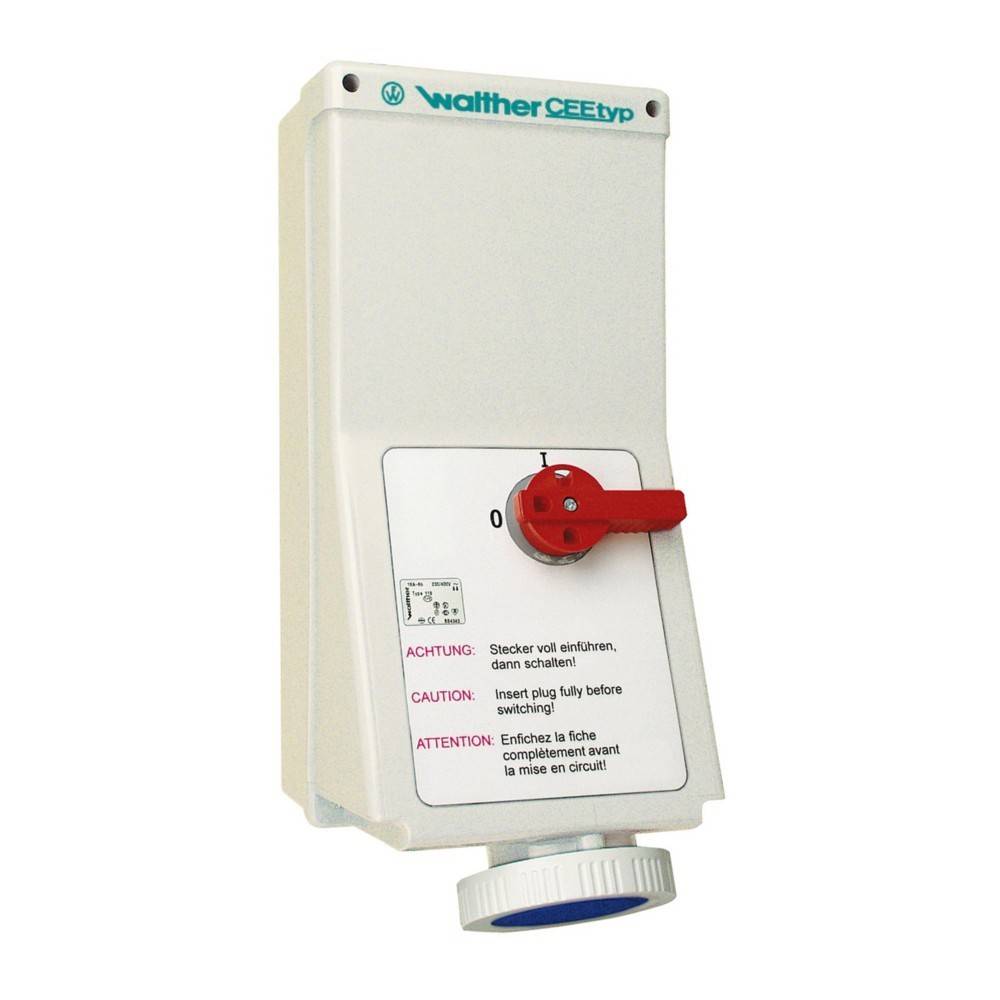 Industrielle elektrische Schaltanlage mit einem roten Drehschalter und Warnhinweisen in Deutsch und Englisch, die anweisen, vor dem Einschalten anzuschließen.