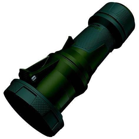 Grüne tragbare Taschenlampe mit strukturiertem Griff und breitem Objektiv, diagonal auf weißem Hintergrund dargestellt.