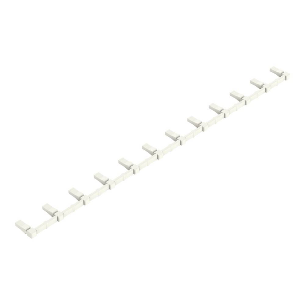 Eine diagonale Reihe von kleinen weißen rechteckigen Klammern, die an einem schlanken weißen Streifen auf einem schlichten weißen Hintergrund befestigt sind.