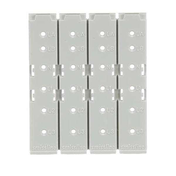 Eine graue Elektroschalttafelabdeckung mit Beschriftungen für die Bereiche L1, L2, L3, LA, LB und N, ausgestattet mit einem Lochgitter und dem Markennamen Smissline.