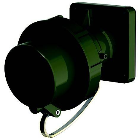 Dunkler grüner, an der Wand montierter Industrielüfter oder Ventilator mit zylindrischem Gehäuse und quadratischer Rückplatte auf weißem Hintergrund