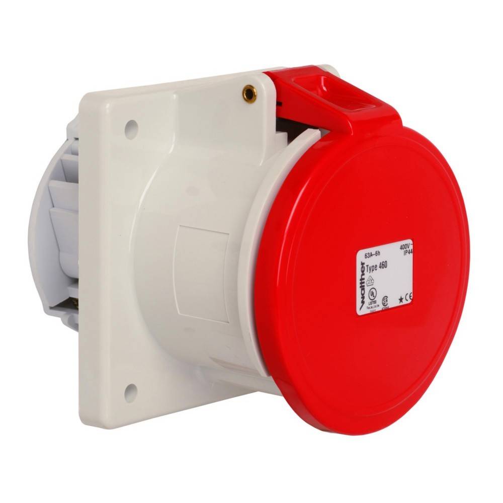 Eine rote industrielle Steckdose an einer Wandhalterung, konzipiert für robuste elektrische Anschlüsse, mit auf der Vorderseite beschrifteten Spezifikationen.