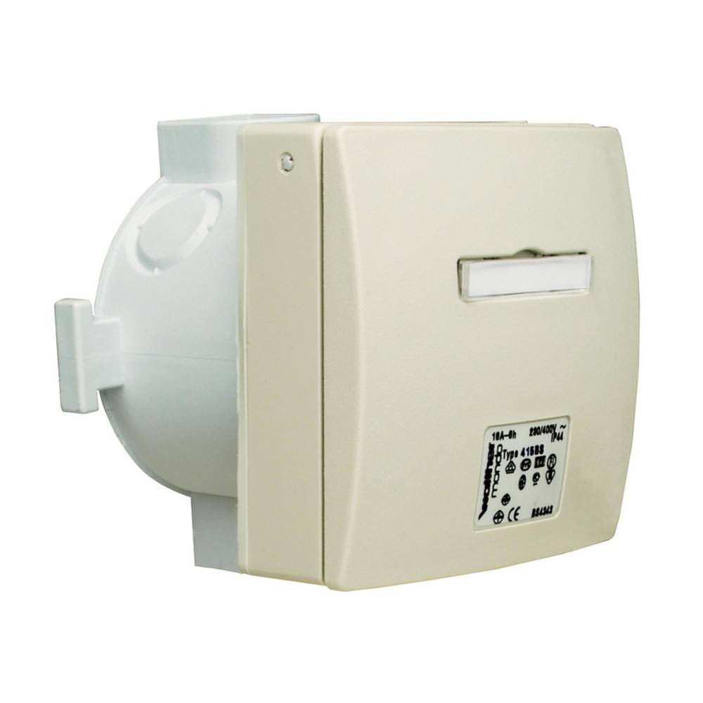 Ein cremefarbenes elektrisches Gerät mit einem Schalter und der Aufschrift '16A-6h 250V~' auf der Vorderseite, das seine Spezifikationen und Zertifizierungen anzeigt.