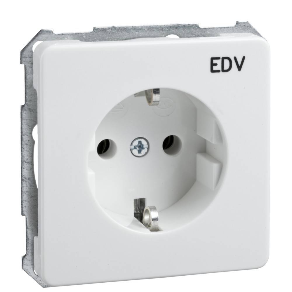 EDV-Steckdose auf einem Metallrahmen angebracht, geeignet für europäische Stecker, typischerweise in Datenverarbeitungsumgebungen verwendet.