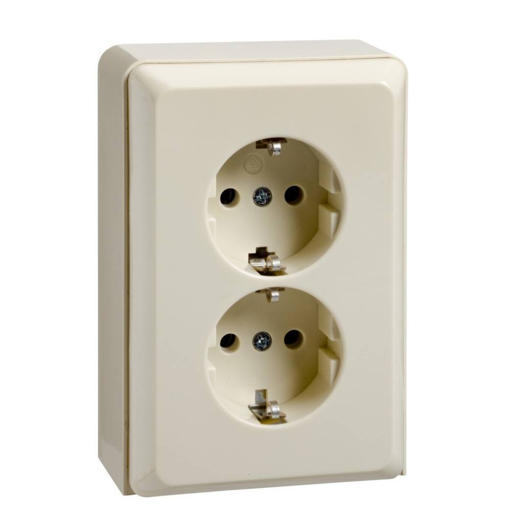 Eine beige doppelte Steckdose mit zwei runden Steckdoseneinsätzen auf einer Wandplatte.