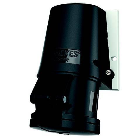 Schwarzer zylindrischer Industrie-Sensor oder Kamera auf einer weißen Metallhalterung vor einfachem Hintergrund montiert.