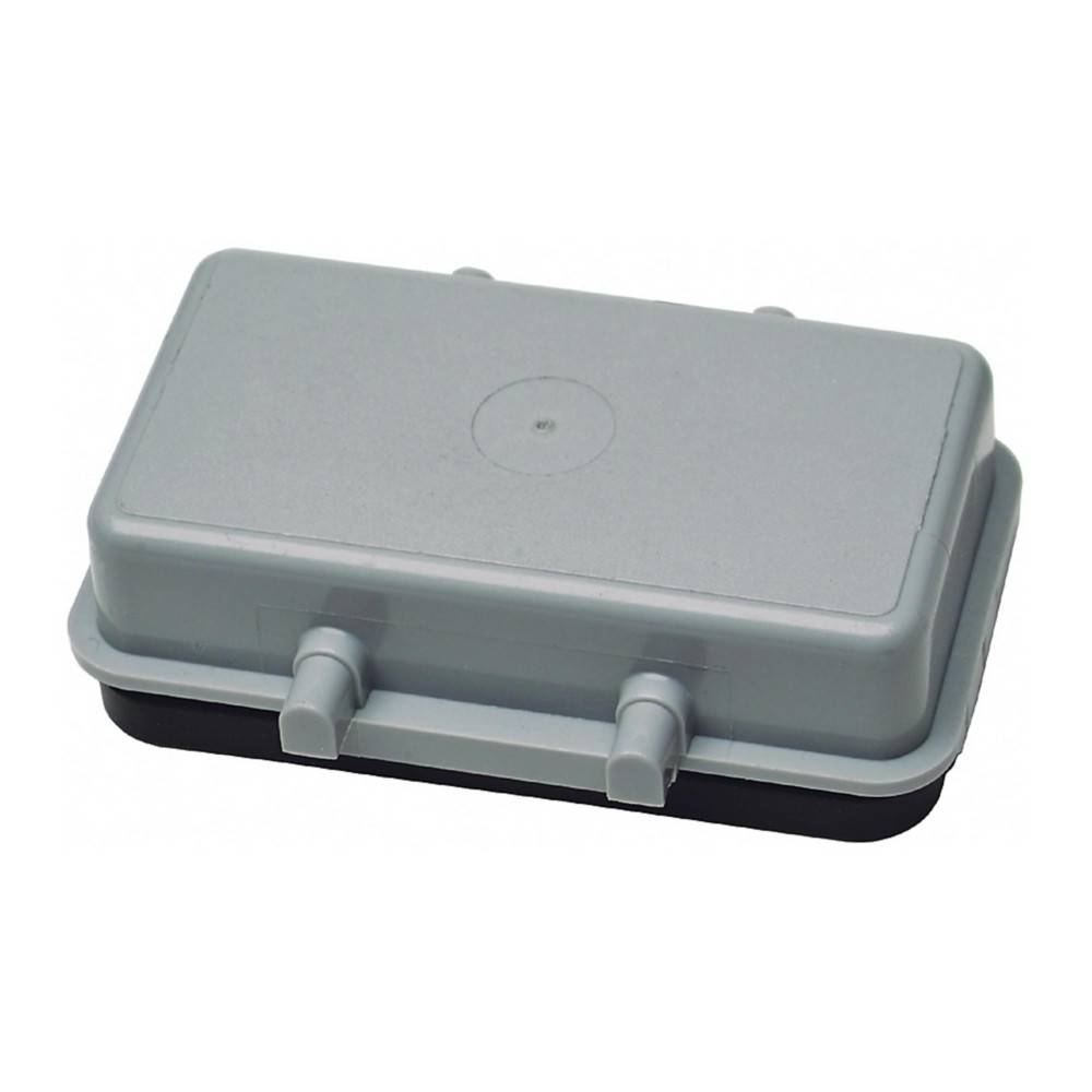 Eine rechteckige graue Kunststoff-Verteilerdose mit zwei Kabeleinführungen an einer Seite, die zum Schutz elektrischer Verbindungen verwendet wird.