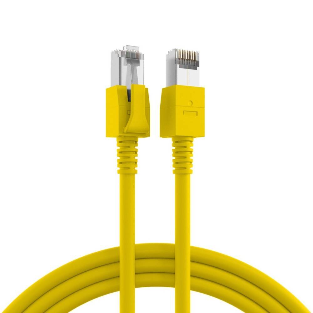 Ein gelbes Ethernet-Kabel mit zwei Anschlüssen, wobei einer das Ethernet-Symbol zeigt, in der Vordergrund aufgerollt.