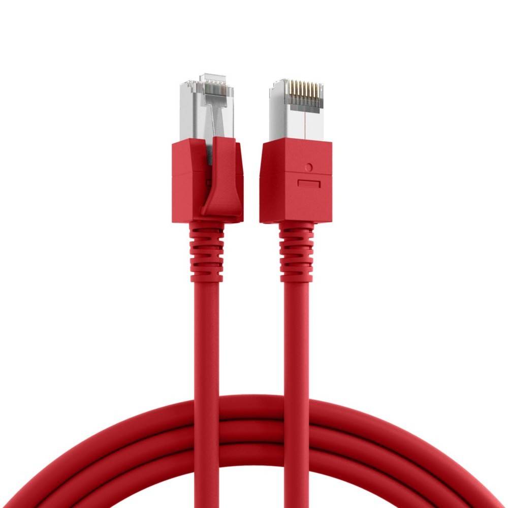 Zwei rote Ethernet-Kabel mit RJ45-Steckern, aufgewickelt, vor einem weißen Hintergrund, die das Design und die Farbe der Stecker hervorheben.