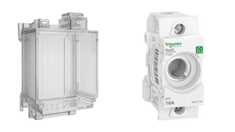 Zwei elektrische Komponenten auf weißem Hintergrund: ein transparentes Schaltschrankgehäuse und ein Schneider Resi9 Sicherungshalter 16A für Sicherungen.