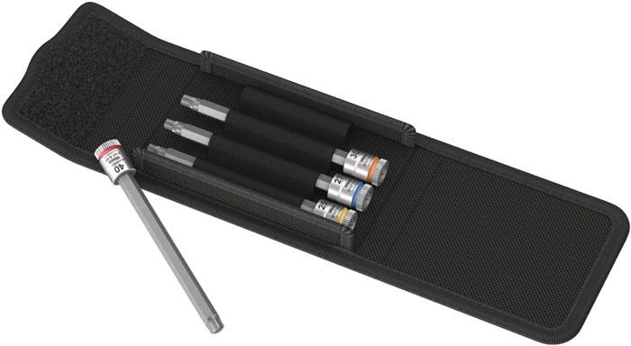 Ein schwarzer Koffer mit drei Metallschraubendreher-Bits, die mit '1', '2' und '3' beschriftet sind, wobei jedes Bit einen texturierten Griff und abgedeckte Enden aufweist.