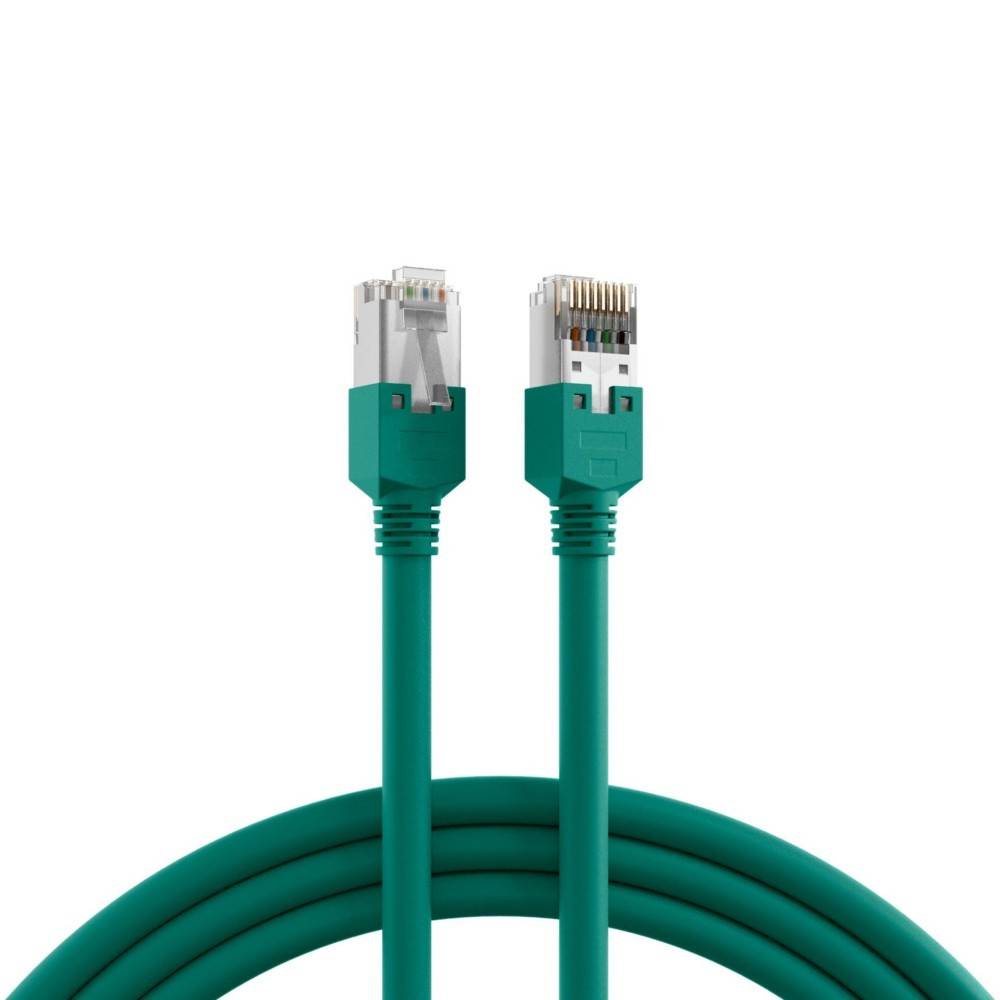 Ein türkisfarbenes Ethernet-Kabel aufgewickelt, mit zwei RJ45-Steckern an jedem Ende, die metallische Kontakte für Netzwerkverbindungen zeigen.