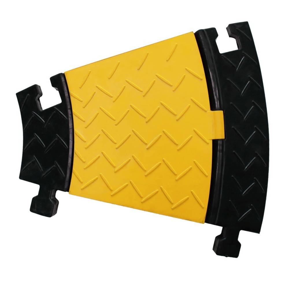 „Gelber und schwarzer modularer Bodenkabelschutz mit verschließbaren Kanten und strukturierter Oberfläche für Rutschfestigkeit.