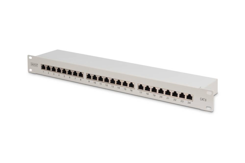 24-Port Cat 5e Ethernet Patchpanel mit nummerierten RJ45-Anschlüssen in einem Metallrahmen für Rackbefestigung.