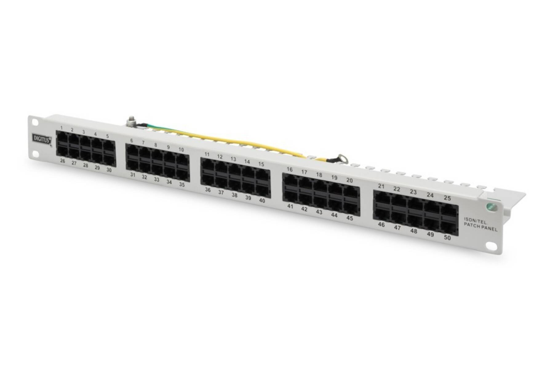 48-Port-Ethernet-Patchfeld mit nummerierten RJ45-Buchsen und Vorderseitenkabelführungsleiste auf weißem Hintergrund