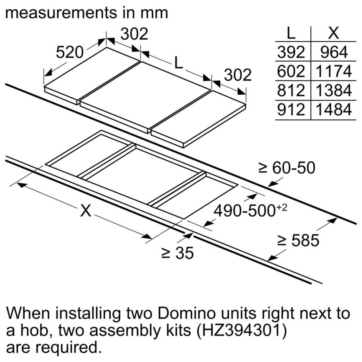 Installationsdiagramm für zwei Domino-Einheiten: Paneelabmessungen in mm, gekennzeichnet mit L und X, mit Größentabelle und erforderlichen Freiräumen/Montagesätzen angegeben.