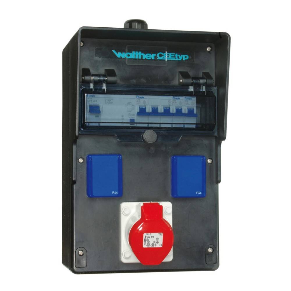 Wetterfeste elektrische Schaltanlage mit Schaltern und Steckdosen, ausgestattet mit einer roten Stromsteckdose und zwei blauen abgedeckten Steckdosen für industrielle Anwendungen.