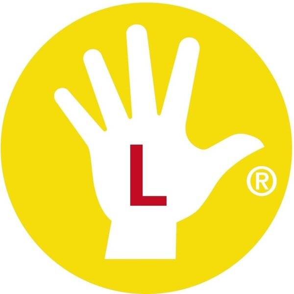 Gelber Kreis-Logo mit einer weißen Hand und rotem Buchstaben „L