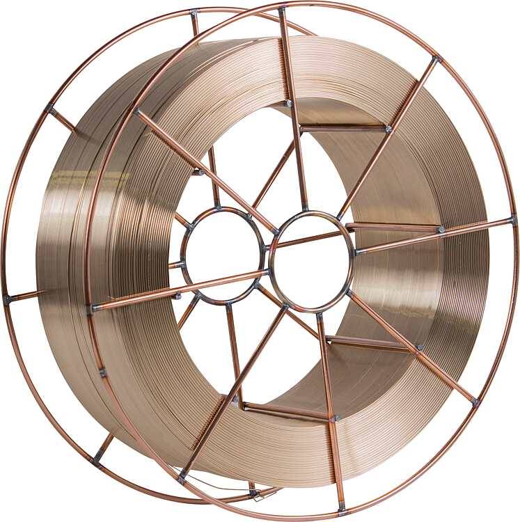 Große Spule mit aufgewickeltem Metalldraht oder Kabel auf einem kreisförmigen Rahmen vor weißem Hintergrund.