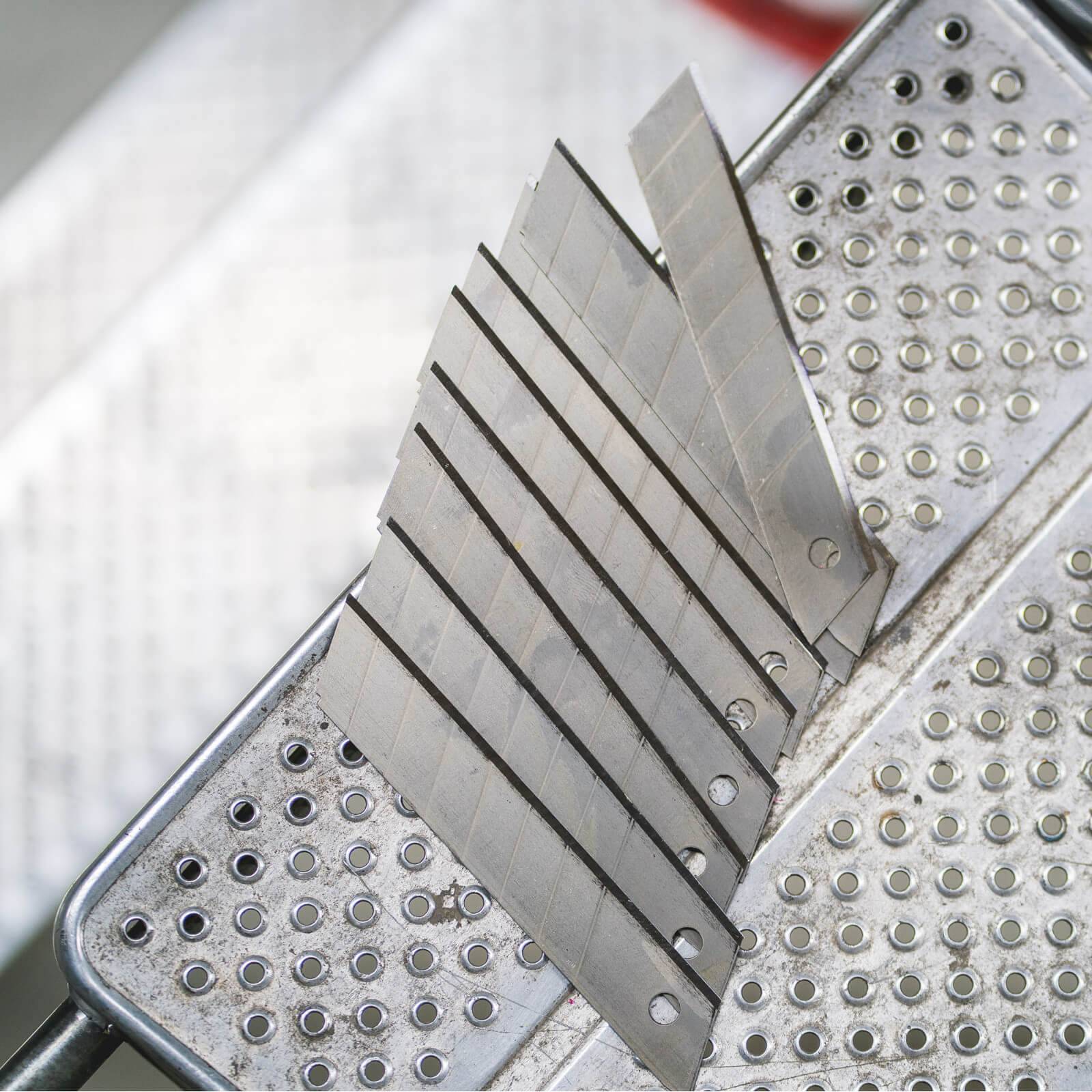 FRONTTOOL Abbrechklingen - Ersatzklingen für Cuttermesser 18 mm - 100 Stück