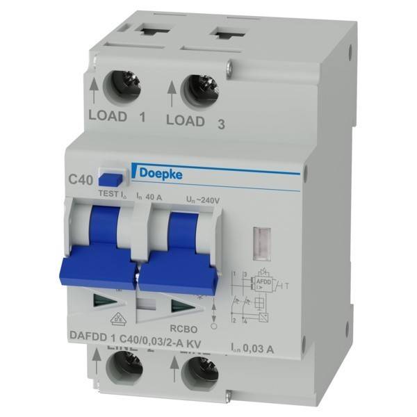 Ein weißer und blauer Doepke RCBO-Schalter mit beschrifteter Testschalttaste und Lastanschlüssen, ausgelegt für 40A, zur elektrischen Stromkreisabsicherung.