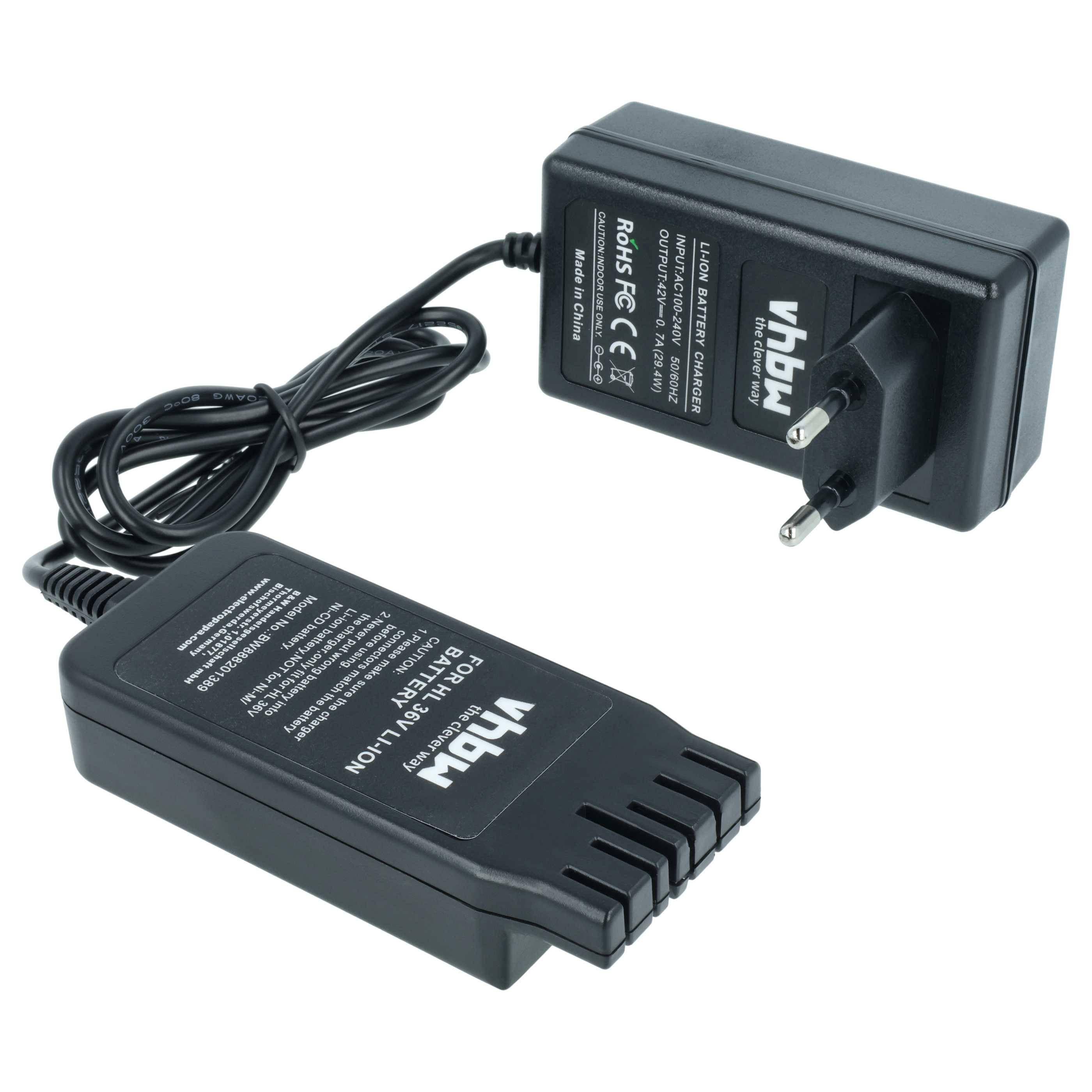 Zwei schwarze Stromadapter verbunden durch ein Kabel, einer mit Stecker für die Steckdose, auf weißem Hintergrund dargestellt.