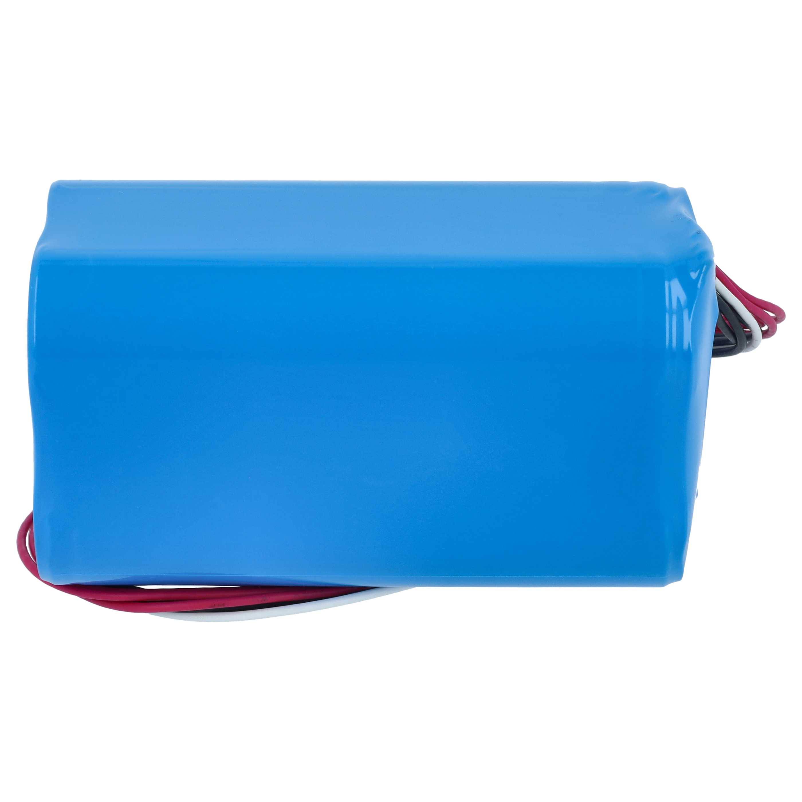 Blauer rechteckiger Batterieblock mit angeschlossenen roten und schwarzen Kabeln auf weißem Hintergrund.