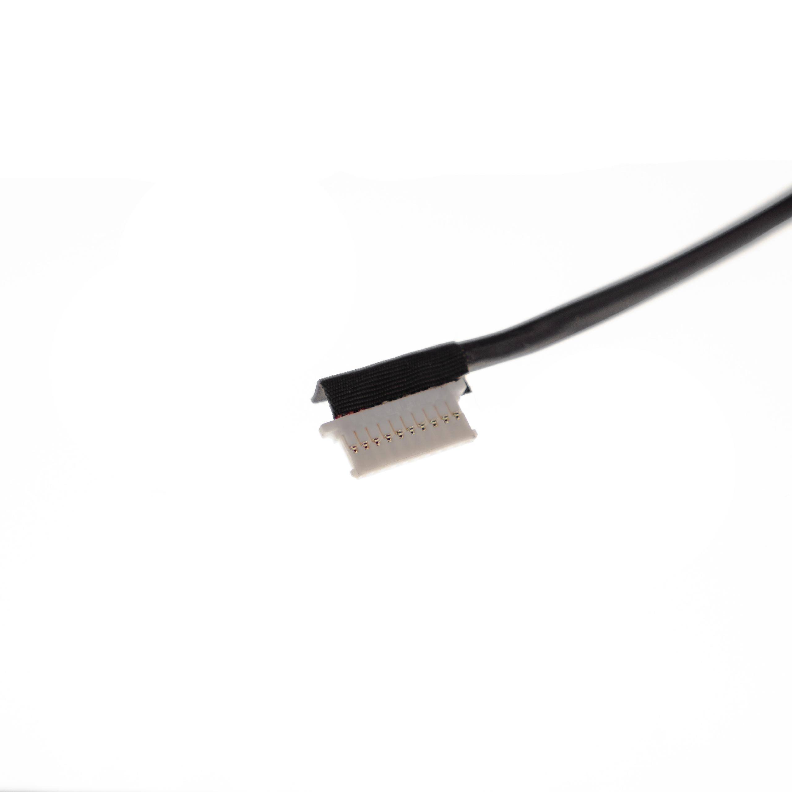 Nahaufnahme eines kleinen schwarzen Elektrosteckers mit mehreren Stiften an einem Ende und einem Kabel, das sich vom anderen Ende erstreckt, auf weißem Hintergrund.