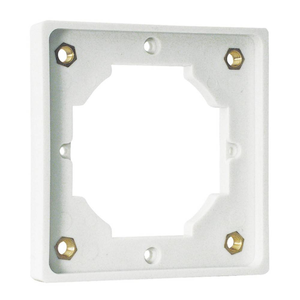 Eine weiße, quadratische elektrische Befestigungshalterung mit einem zentralen Ausschnitt und vier Schraublöchern an den Ecken, die zum Befestigen von Steckdosen oder Schaltern verwendet wird.
