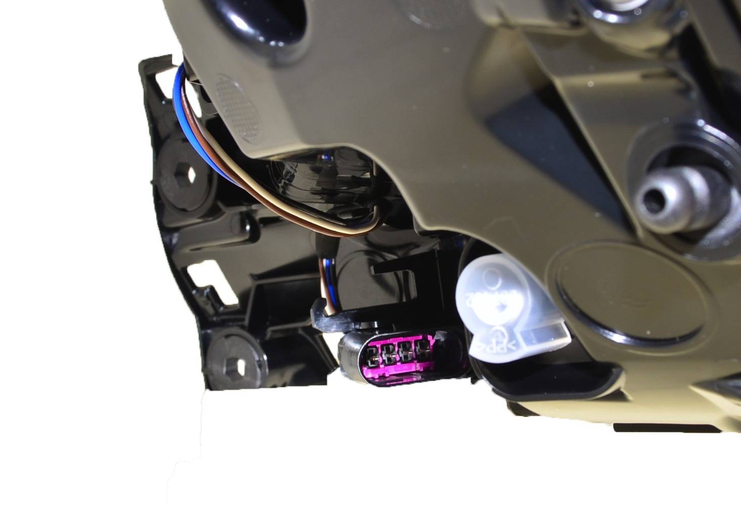 HELLA 2SD 012 246-071 Heckleuchte - LED - äusserer Teil - links - für u.a. Audi (Faw) A4L (B9, 868,