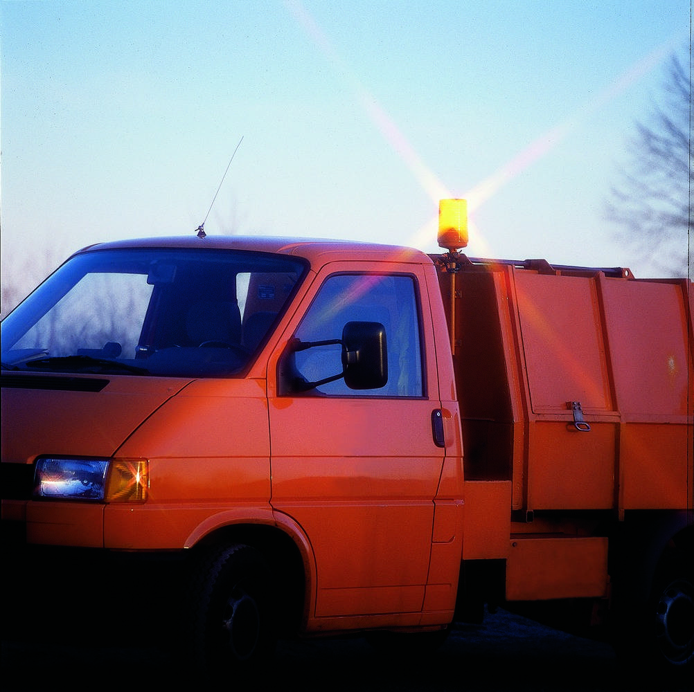 HELLA 2RL 004 957-101 Halogen-Rundumkennleuchte - KL 700 - 12V - gelb - rund - Rohrstutzen - gelb