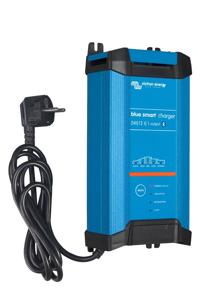 Blue Smart IP22 Charger 24/16(3) 230V CEE 7/7