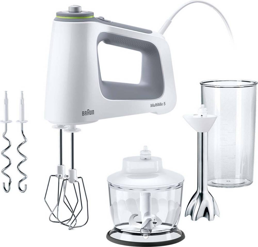 Weiße Braun MultiMix 5 Handmixer, inklusive Rührbeater, Schneebesen, einer Zerkleinereraufsatz, einem Stabmixer und einem Messbecher.