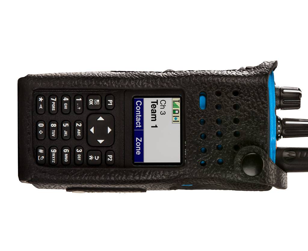 Motorola Feste Ledertasche mit 2.5 Zoll breiter und drehbarer Gürtelschlaufe für Funkgeräte mit Display PMLN6097A