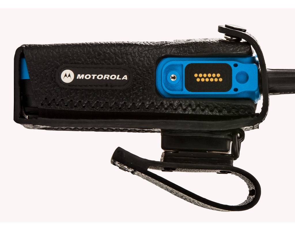 Motorola Feste Ledertasche mit 2.5 Zoll breiter und drehbarer Gürtelschlaufe für Funkgeräte mit Display PMLN6097A