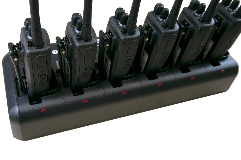 Motorola Mehrfachladegerät mit 6 Ladeschächten und EURO Netzteil DP1400 R2 PMLN6598A