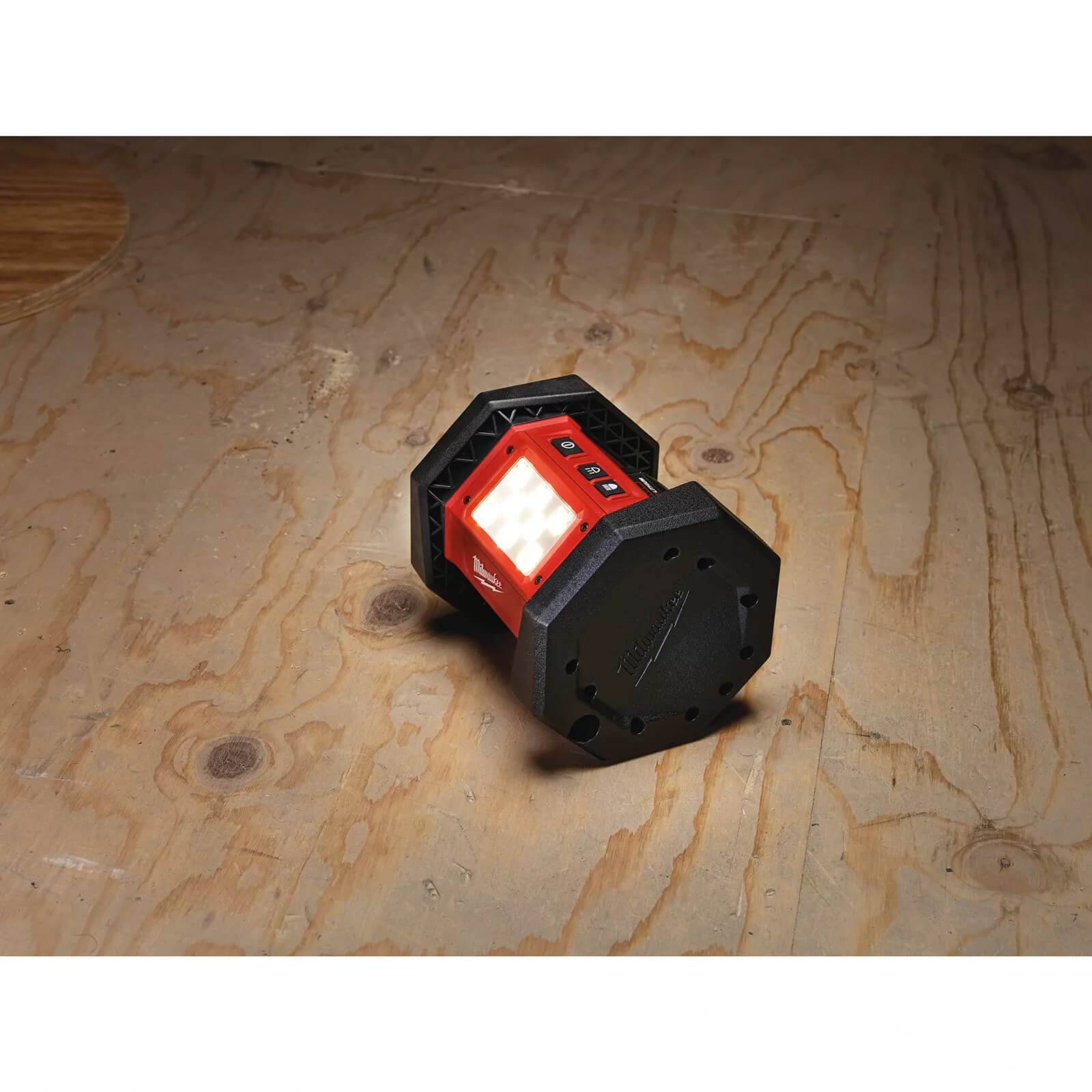 Milwaukee LED-Akku-Flutlichtstrahler M18 AL-0, Baustellenstrahler, Leuchte, 18V
