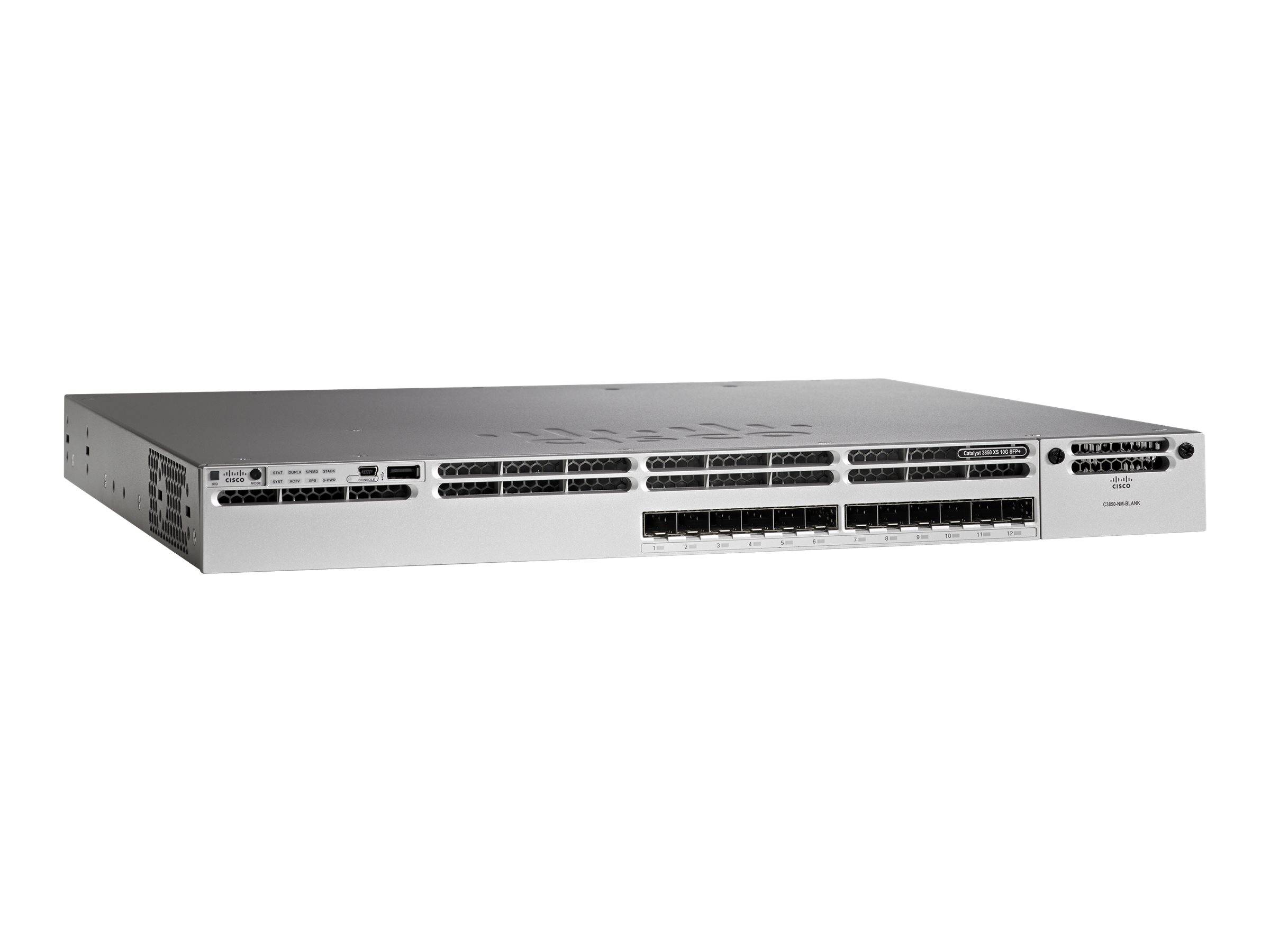 Vorderansicht eines silbernen, in ein Rack einbaubaren Netzwerk-Switches mit mehreren Ethernet-Anschlüssen und Statusleuchten auf weißem Hintergrund