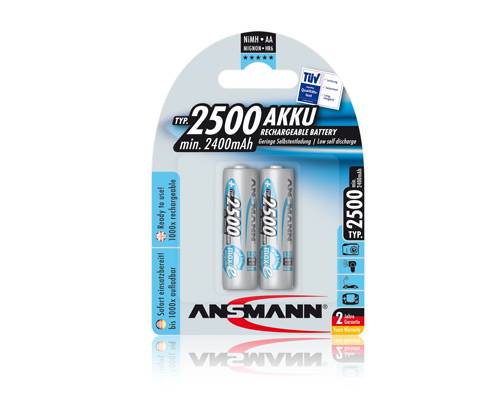 Paket mit zwei ANSMANN 2500 mAh wiederaufladbaren AA-Batterien in blau-weißer Einzelhandelsverpackung.